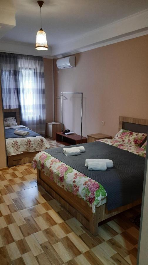 Hotel Central Kutaisi Bagian luar foto