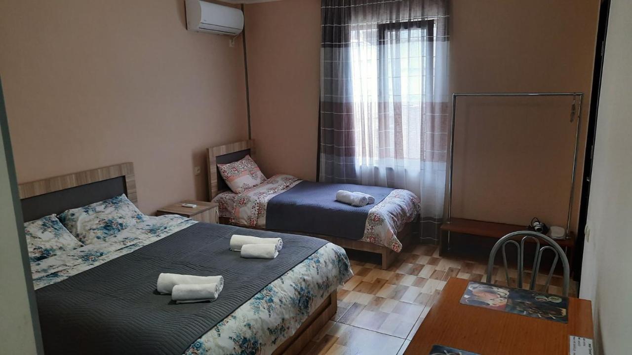 Hotel Central Kutaisi Bagian luar foto