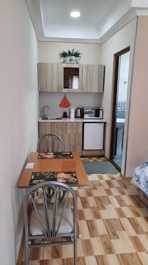 Hotel Central Kutaisi Bagian luar foto