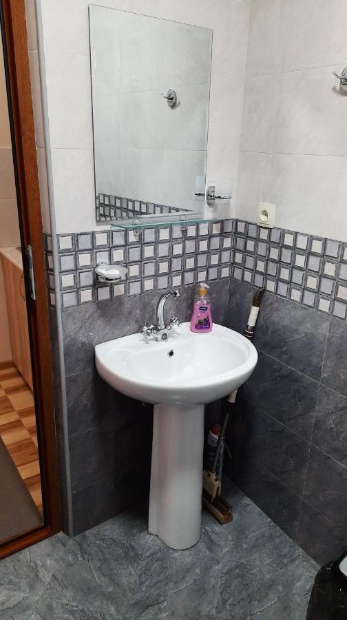 Hotel Central Kutaisi Bagian luar foto