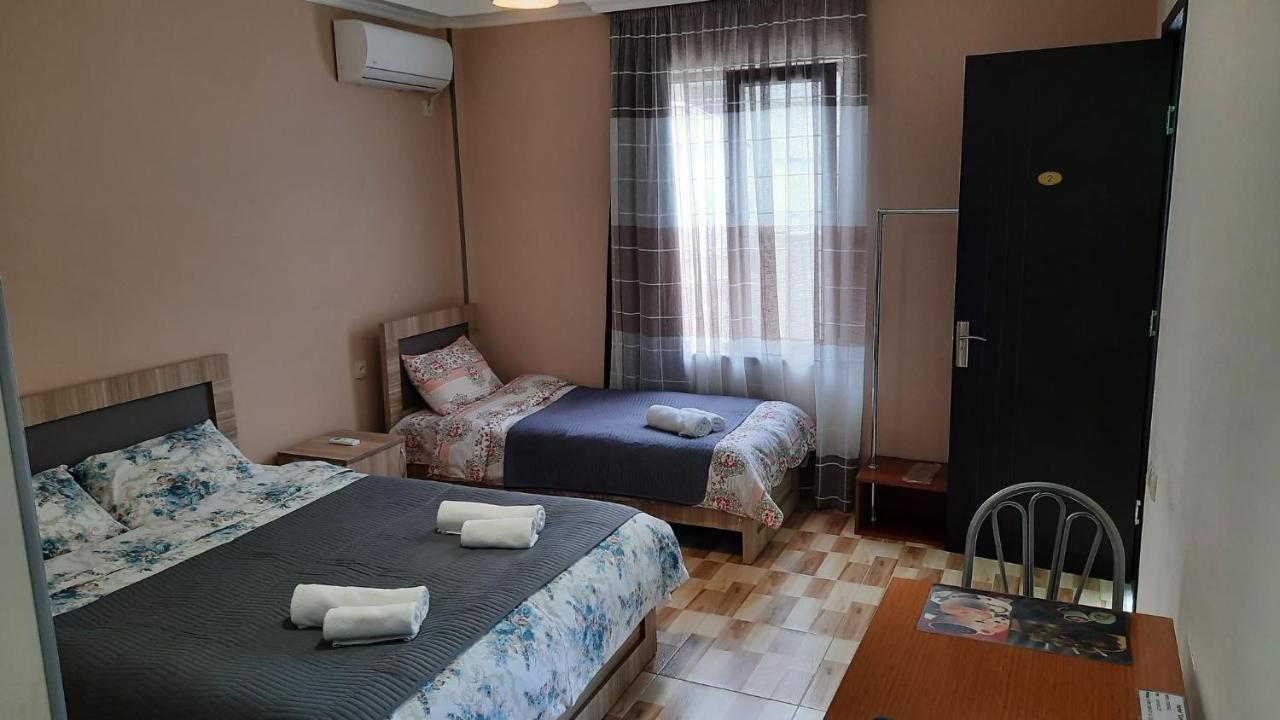 Hotel Central Kutaisi Bagian luar foto
